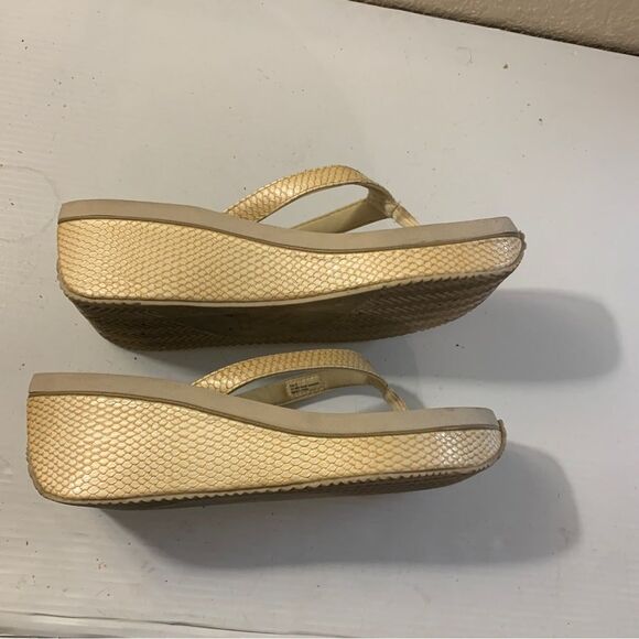 Volatile Platform Flipflop - Picture 3 of 8